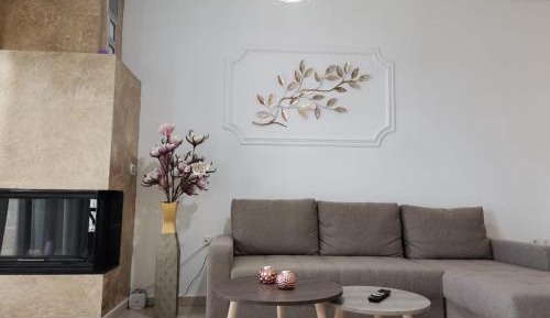 Two-Bedroom maisonette with Seaview