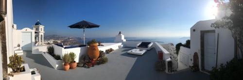 Junior Cave House Suite with Caldera View