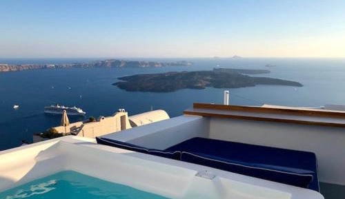 VIP Suite with Outdoor Plunge Pool and Caldera View