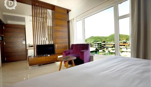 Deluxe Queen Room