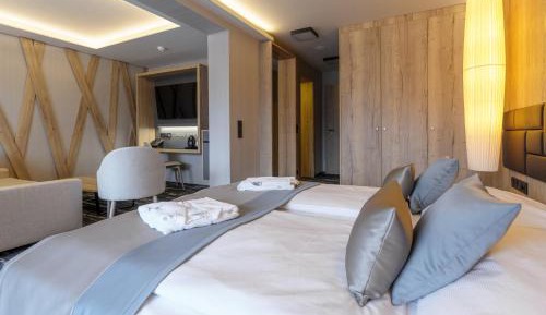 Double Lux Room  (2 Adults + 2 Children)