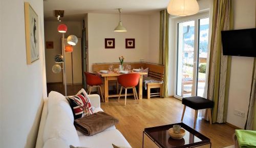 One-Bedroom Apartment with Mountain View