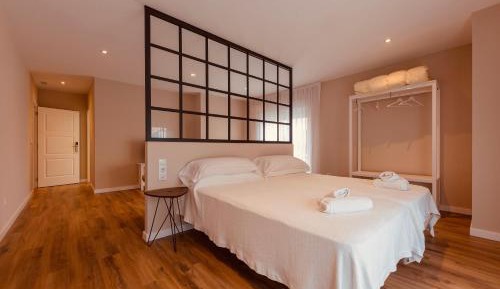 Deluxe Suite with Spa Bath