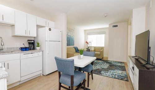 One Bedroom Suite with Full Kitchen