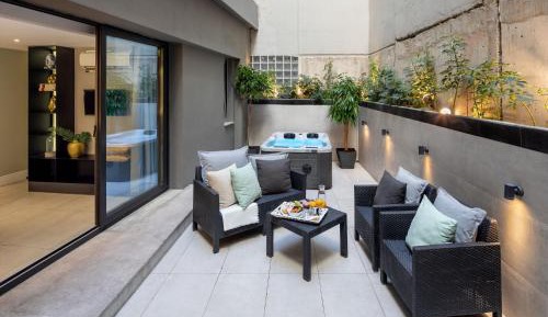 Maisonette with Private Hot Tub