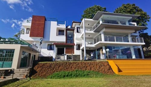 Villa with Garden View