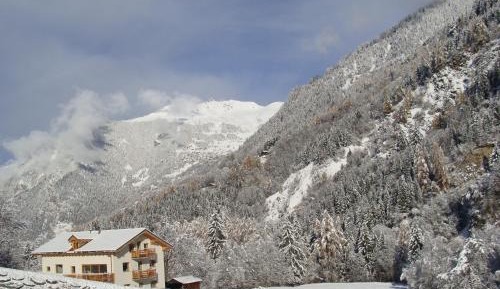 Apartment with Mountain View