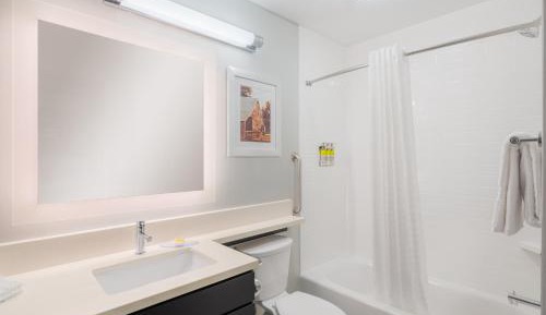 King Studio Suite with Mobility Accessible Tub - Non-Smoking