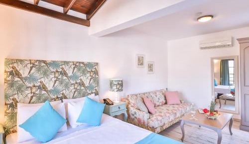 Deluxe Double Room (2 Adults + 1 Child)