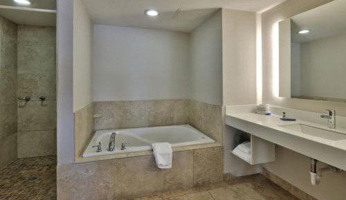 Queen Suite with Two Queen Beds and Spa Bath