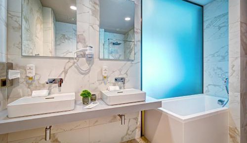Deluxe Double Room with Bath