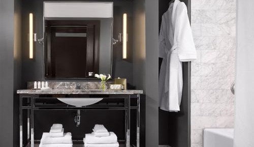 Queen Room with Two Queen Beds and Mobility Accessible Tub