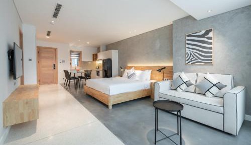 King Studio with Sofa Bed