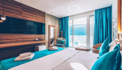 Deluxe Double Room with Balcony and Sea View
