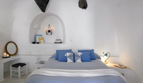 Superior Cave House Suite with Caldera View
