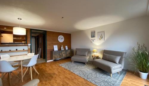 Apartment with Mountain View