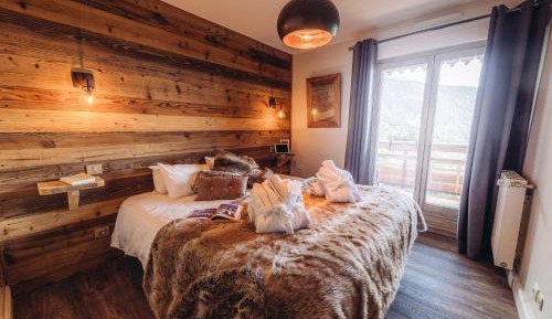 Two-Bedroom Apartment with Mountain View (6 Adults)