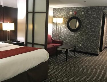King Suite - Accessible/Non-Smoking