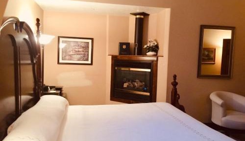 Deluxe King Suite