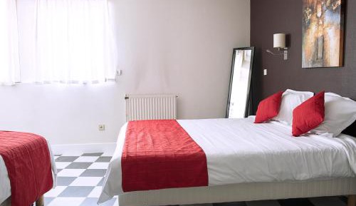 Double or Twin Room with Bathtub