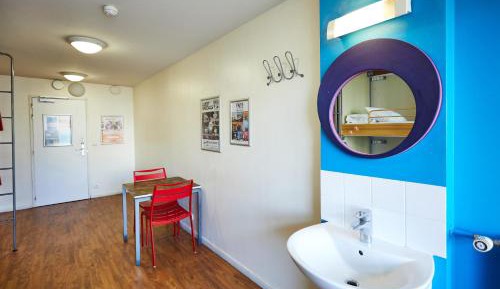 Private Room (6 Adults)