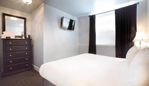 King Room with Shared Bathroom