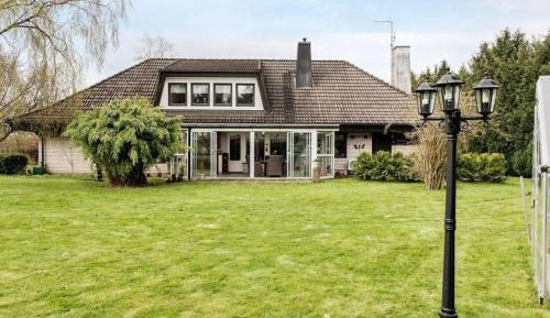 Villa with Garden View