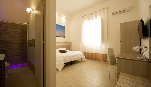 Deluxe Room (2 Adults + 1 Child)