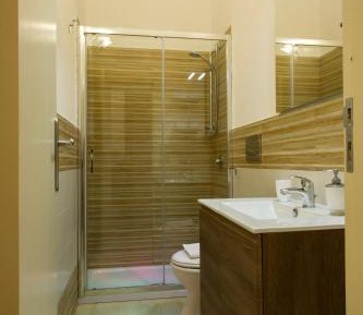 Deluxe Room (2 Adults + 1 Child)