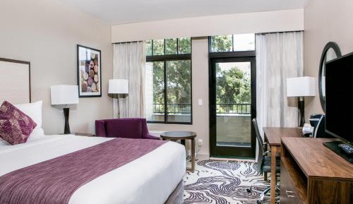 Deluxe Queen Room