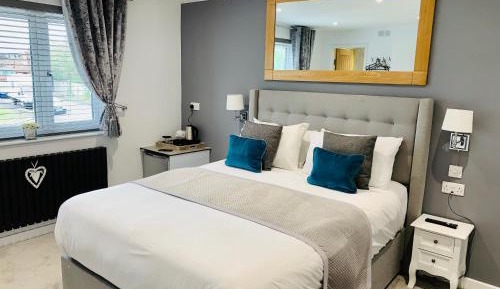 Deluxe King Suite