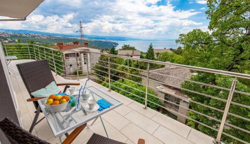 One-Bedroom Apartment with Sea View