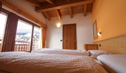 Three-Bedroom Apartment (10 Adults) - Split Level