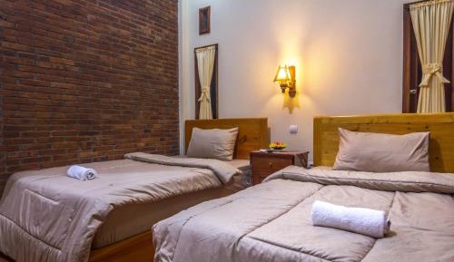 Twin Room with Private Bathroom