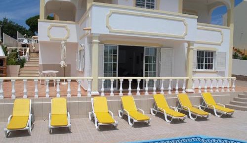 Apartment with Pool View 