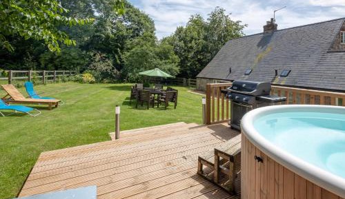Five-Bedroom House - Little Mersley Farmhouse