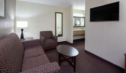 Superior King Suite - Non-Smoking