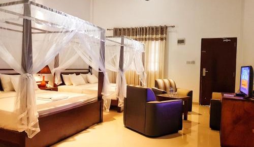 Deluxe Family Suite