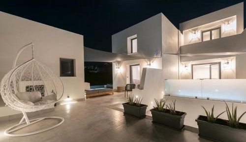 Superior Loft Suite with Private Mini Pool - 916°