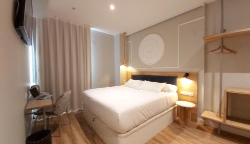 Deluxe Double Room with Bath