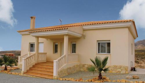 Three-Bedroom Holiday Home 