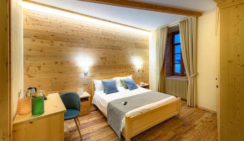 Deluxe Double Room with Shower