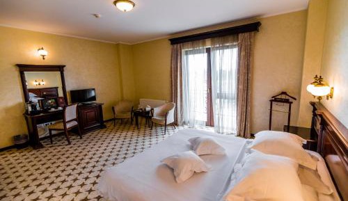 Queen Room with Balcony