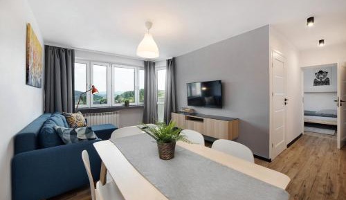 Apartment with Mountain View