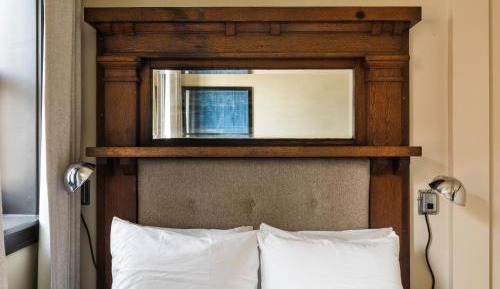 Queen Room with Shared Bathroom