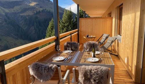Apartment with Mountain View