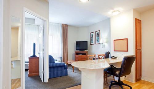 Queen Suite with Mobility Accessible Tub