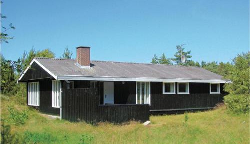 Three-Bedroom Holiday Home 
