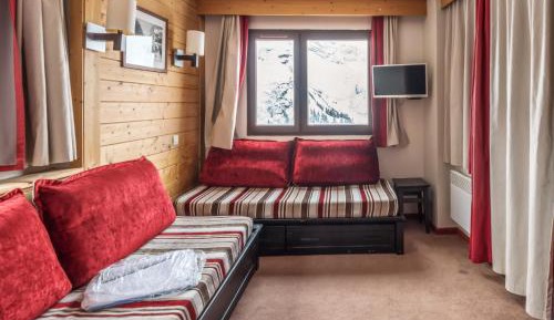 Select One-Bedroom Apartment (4 People)