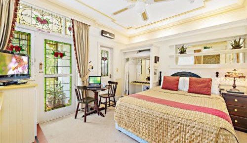 Queen Room